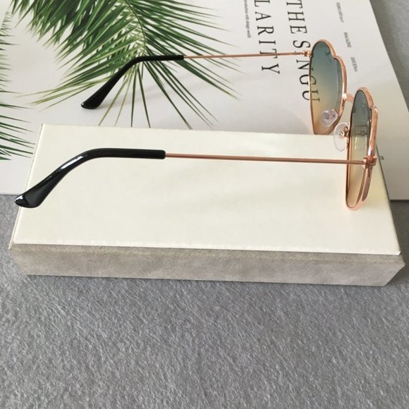 Fashion Sunglasses for Women and Men - Picture 3 of 4